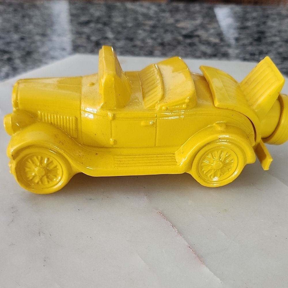 Vintage Avon Yellow Model A  Avon Leather Aftershave Full 4 Fl Oz